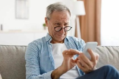 Quy trình chăm sóc và bảo quản kính lão đúng cách