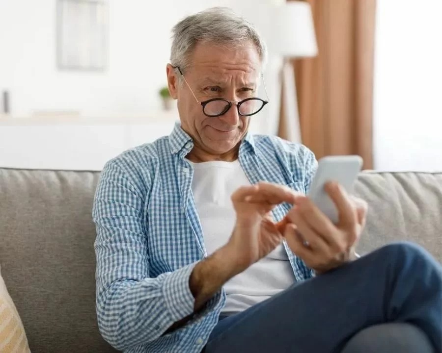 Quy trình chăm sóc và bảo quản kính lão đúng cách